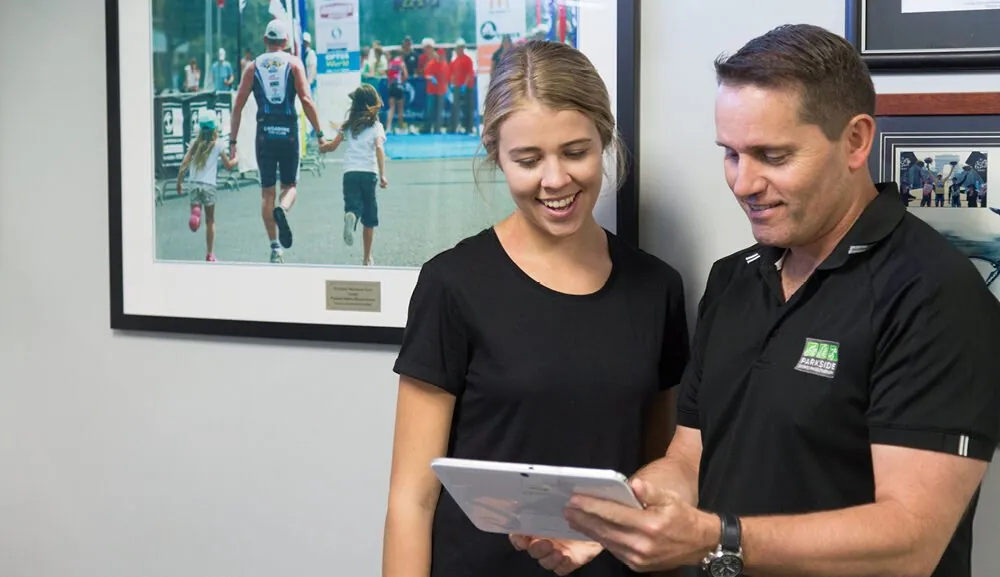 Matt McEwan explaining AxIT strength testing results at Parkside Sports Physiotherapy